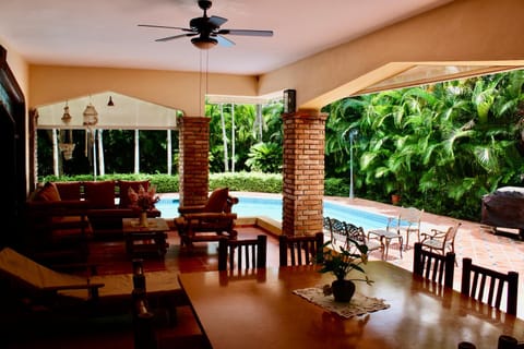 Patio, Day, Garden, Living room, Seating area, Garden view, Pool view, Swimming pool, sunbed