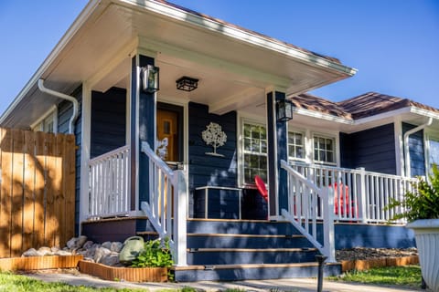 Updated Central Cottage Casa in Casper