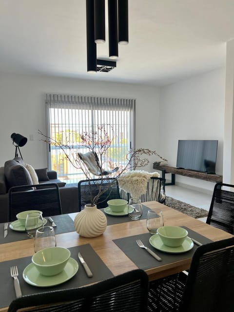 Living room, Dining area