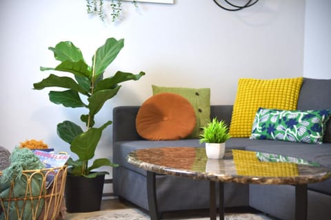 TV and multimedia, Living room, Decorative detail, Seating area