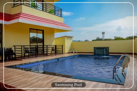 Day, Pool view, Swimming pool, sunbed