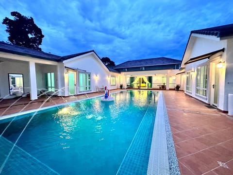 Property building, Patio, Swimming pool