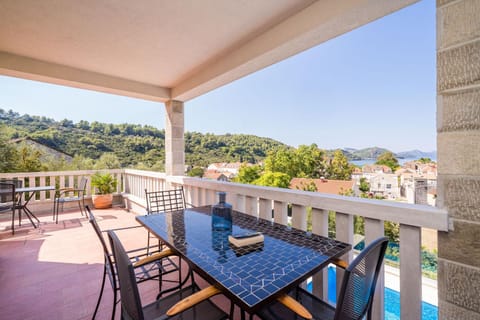 View (from property/room), Balcony/Terrace, Seating area