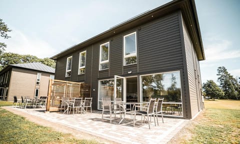 Property building, Patio, Dining area