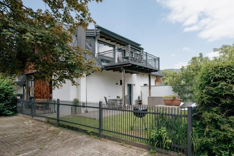 Property building, Garden, Balcony/Terrace