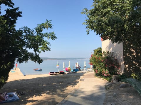 Neighbourhood, Natural landscape, Activities, Beach, On site