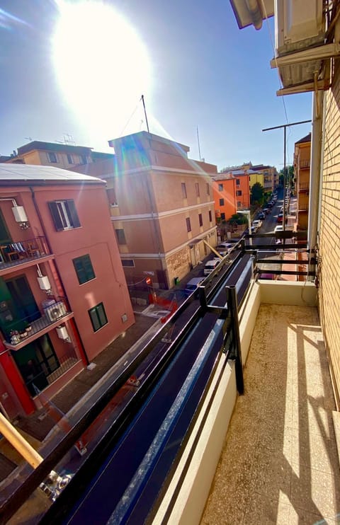 Property building, Balcony/Terrace, City view, Street view, Parking