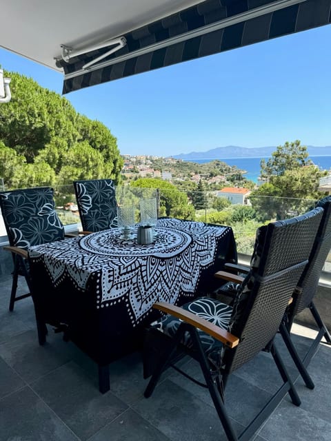 Balcony/Terrace, Seating area, Dining area, Sea view