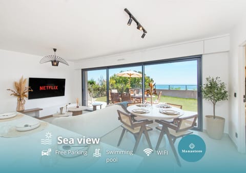 Patio, Day, Natural landscape, TV and multimedia, View (from property/room), Balcony/Terrace, Living room, Seating area, Dining area, Sea view