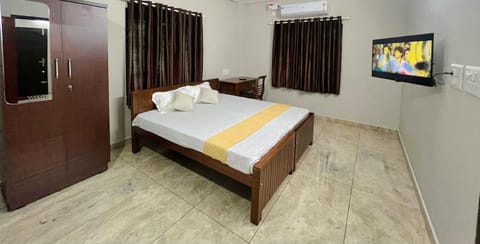 Bed, TV and multimedia, Photo of the whole room, Bedroom, air conditioner