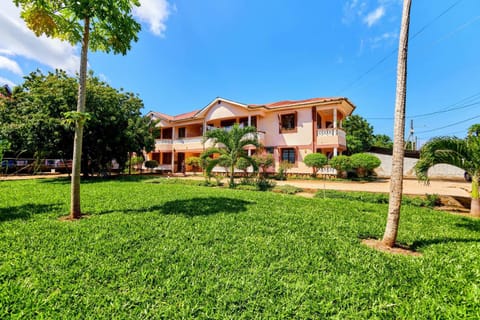 Property building, Spring, Day, Natural landscape, Garden, Garden view