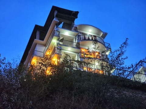 Royal Cedar BnB Simla Vacation rental in Shimla