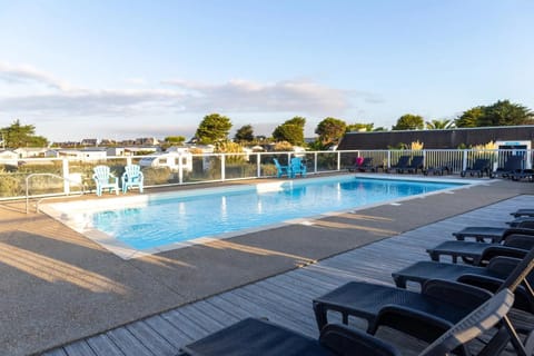 Pool view, Swimming pool, sunbed