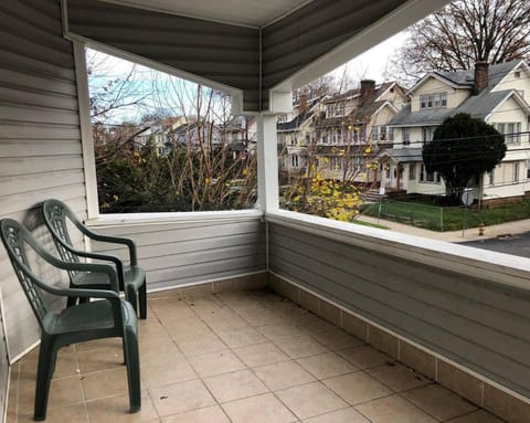 Large and private 3-bedroom plus office near EWR and NYC Apartment in Irvington