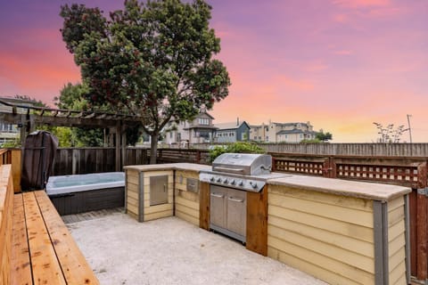 BBQ facilities, Garden, Hot Tub, Sunset