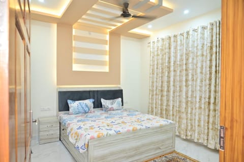 Sadia Villa, Your home away from home Vacation rental in Lucknow