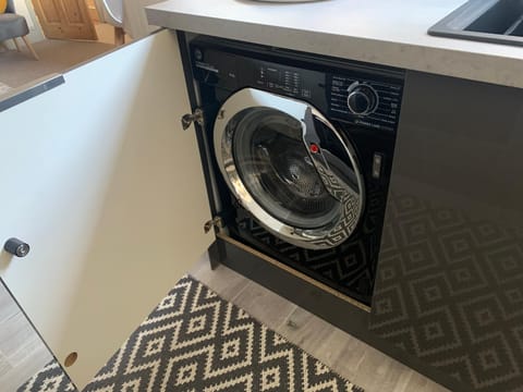 Kitchen or kitchenette, washing machine