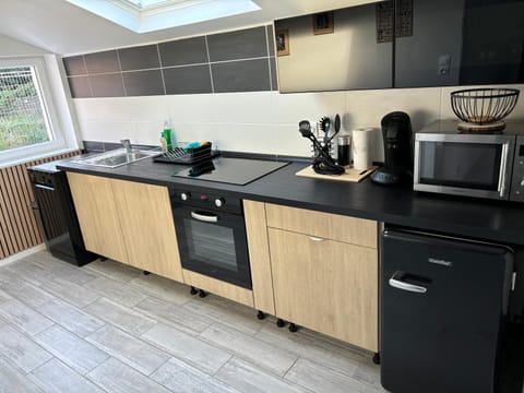 Coffee/tea facilities, Kitchen or kitchenette, dishwasher, oven, pet friendly, stove, toaster