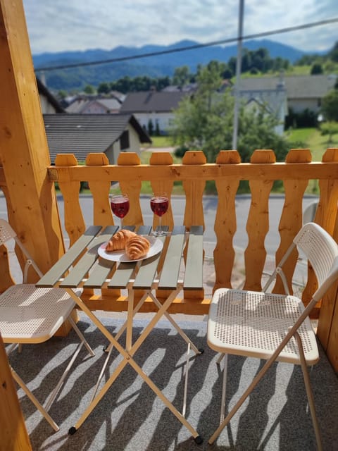 View (from property/room), Balcony/Terrace, Mountain view