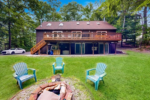 Three Bears Hideaway House in North Conway