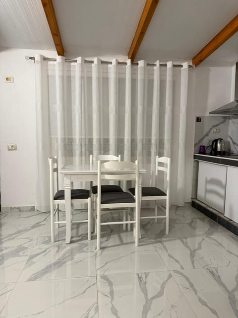 Fabio Rent House Bed and Breakfast in Vlorë