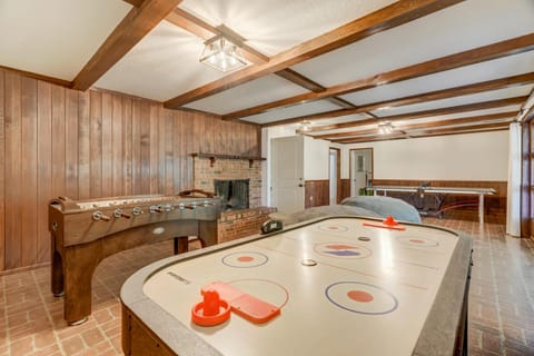 Canopy Springs Game Room & Covered Outdoor Oasis House in Colorado Springs