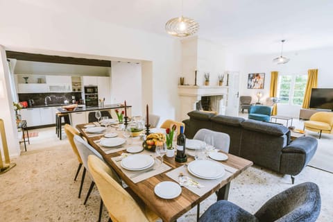 Living room, Dining area