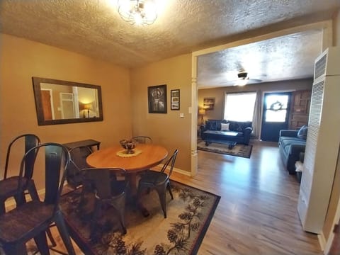 Valley Condo 125 - Tenderfoot Trail Retreat - Creekside - WiFi - Hot Tub - Fireplace - Washer - Dryer - Playground House in Red River