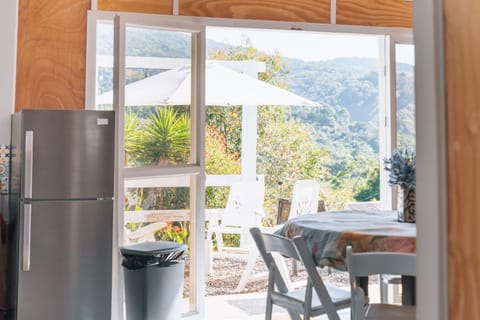 Patio, View (from property/room), Balcony/Terrace, Dining area, Mountain view