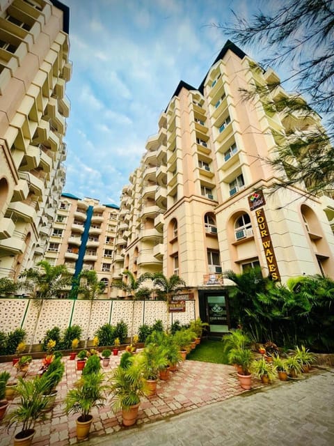 Property building, Spring, Day, Garden, City view, Garden view