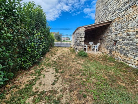 Day, Garden, Seating area, Garden view