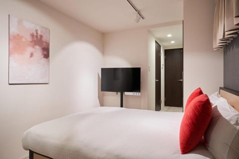 Bed, TV and multimedia, Bedroom