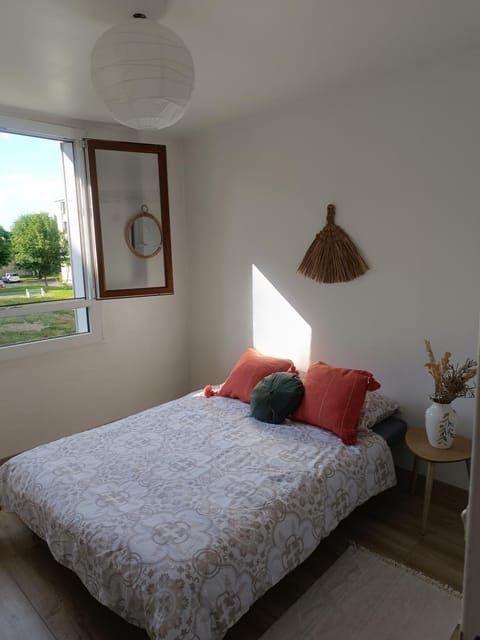 Private Room in Cozy Homestay - Line 14, Direct Access to Paris - Airport Orly Vacation rental in Chevilly Larue