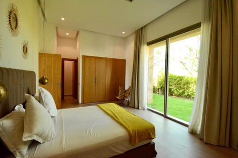 Bed, Photo of the whole room, Bedroom, Garden view