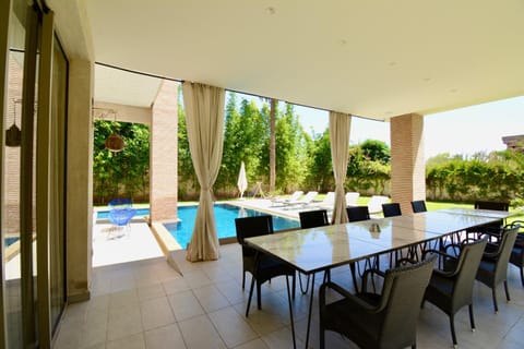 Dining area, Swimming pool