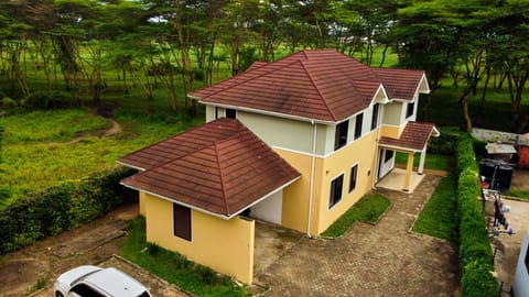 Property building, Day, Garden, Garden view, Street view, Parking