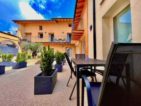 Patio, Dining area