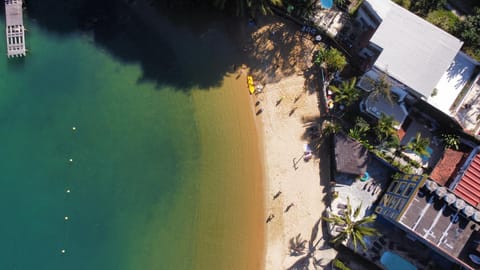 Property building, Day, Bird's eye view, Beach, Swimming pool, group of guests