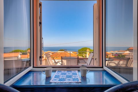 Appartamento con vista mare Chiessi Apartment in Campo nell'Elba