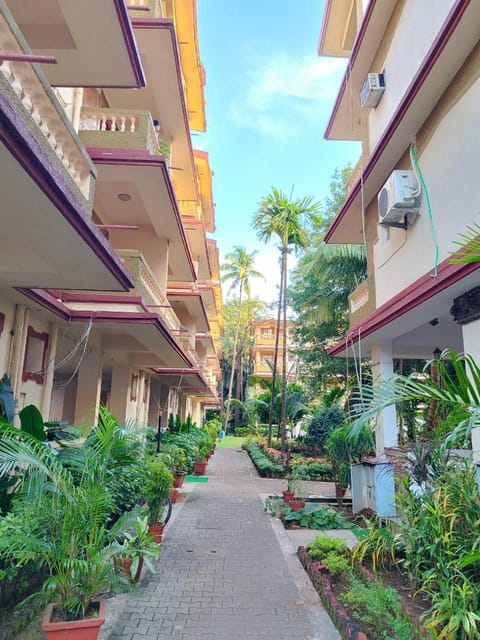 Property building, Quiet street view