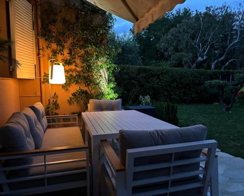 Garden, Dining area, Garden view