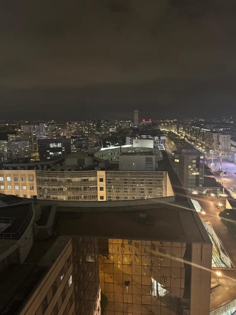 Luxury Apartment with balcony Apartment in Puteaux