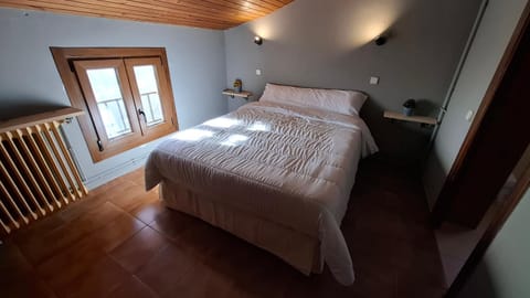 Hostal Casa Pirineus & Alquiler esquís Bed and Breakfast in Pallars Jussà