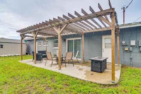 Charming Seminole Home with Patio 6 Mi to Beaches! House in Seminole