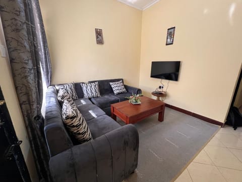 Communal lounge/ TV room, TV and multimedia, Living room, Seating area, Evening entertainment