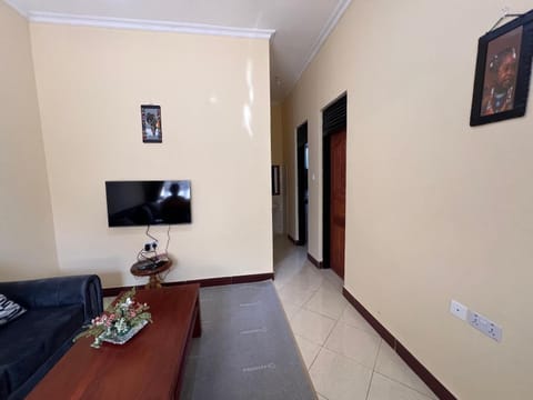 Communal lounge/ TV room, TV and multimedia, Living room, Seating area, Evening entertainment