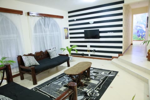 24 PRIVATE ROOM AND APARTMENT IN NYALI HOME WITH SWIMMiNG Vacation rental in Mombasa