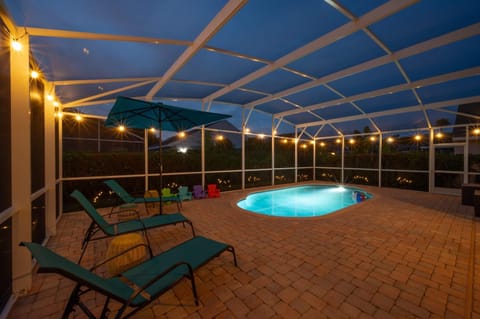 10 mins to Disney Pool Game Room Prime Location House in Kissimmee