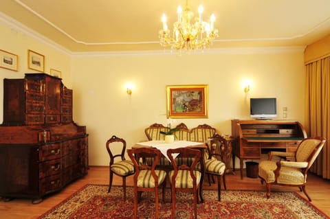 TV and multimedia, Seating area
