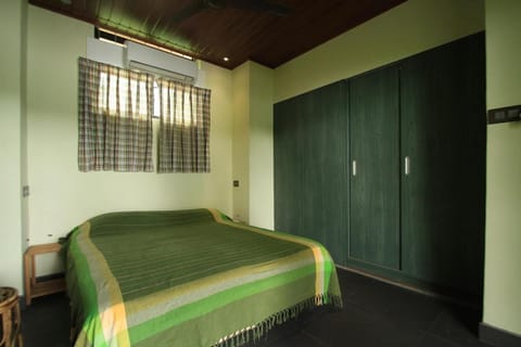 Bedroom, wardrobe, air conditioner